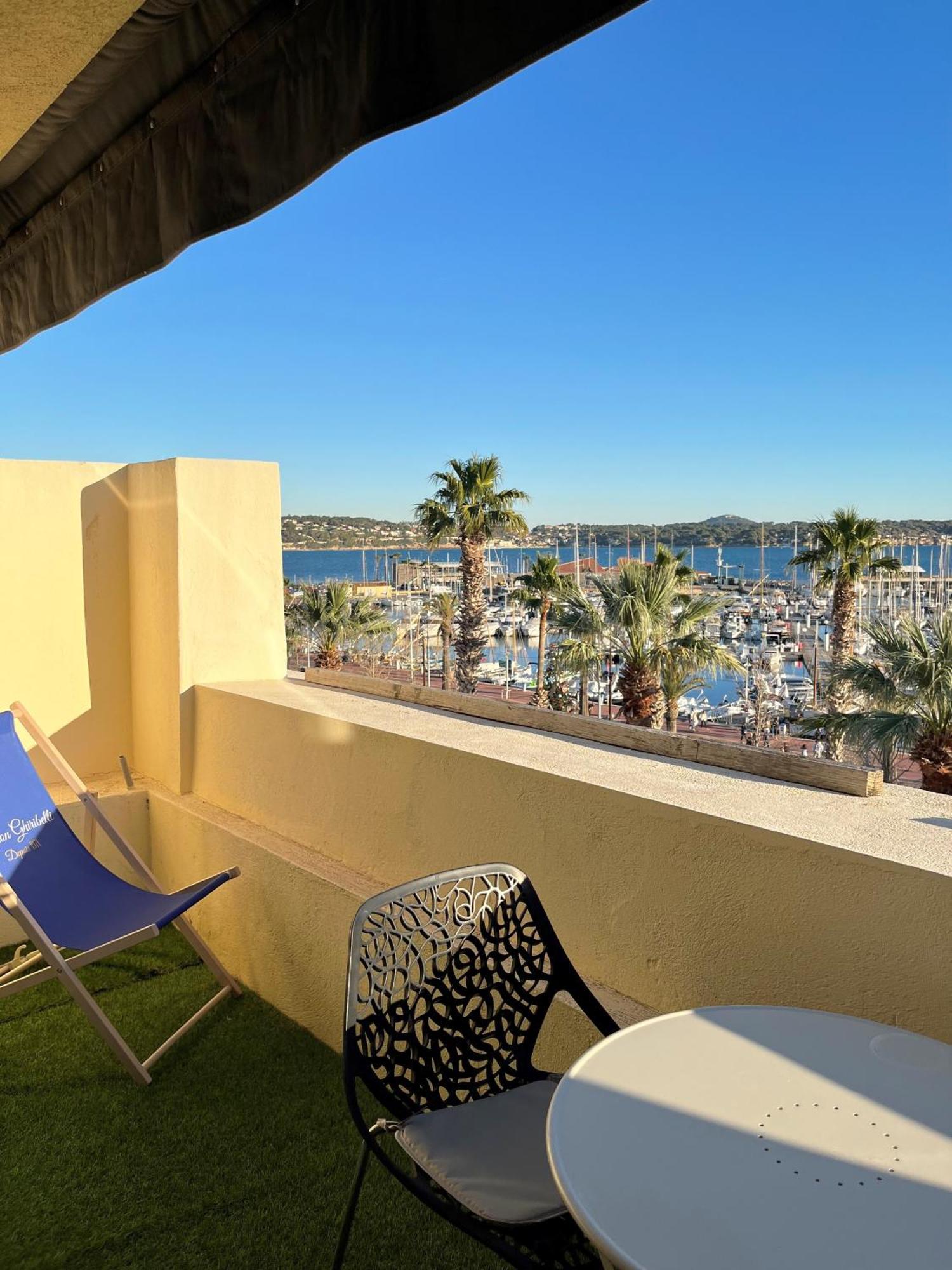 Sur Le Port Vue Bandol